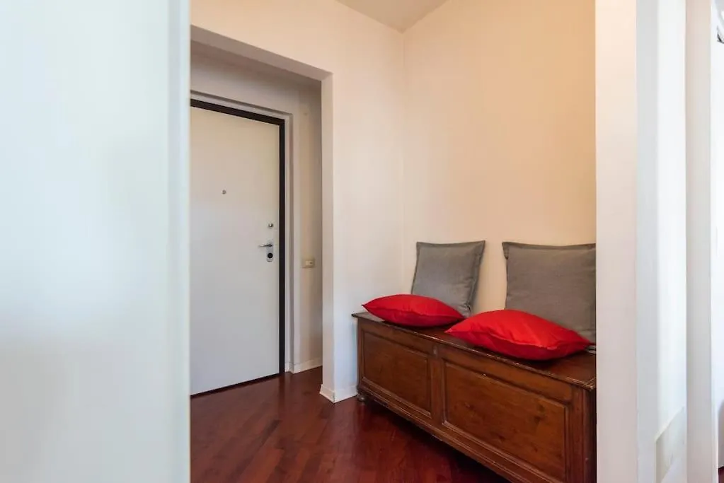 Renovated 19Th Century Apartment Florence Italy