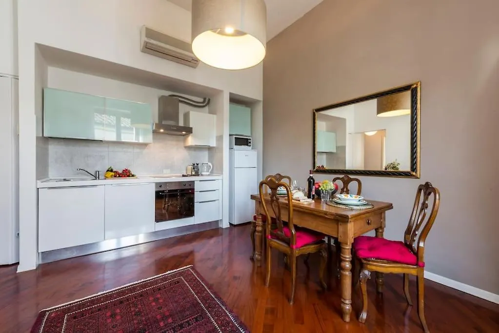 Renovated 19Th Century Apartment Florence Italy